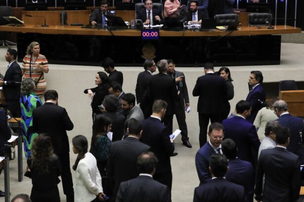 governo-ainda-avalia-se-vai-ao-supremo-por-iof,-diz-agu