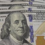 dolar-cai-para-r$-5,49-com-derrubada-de-alta-do-iof-e-inflacao-menor